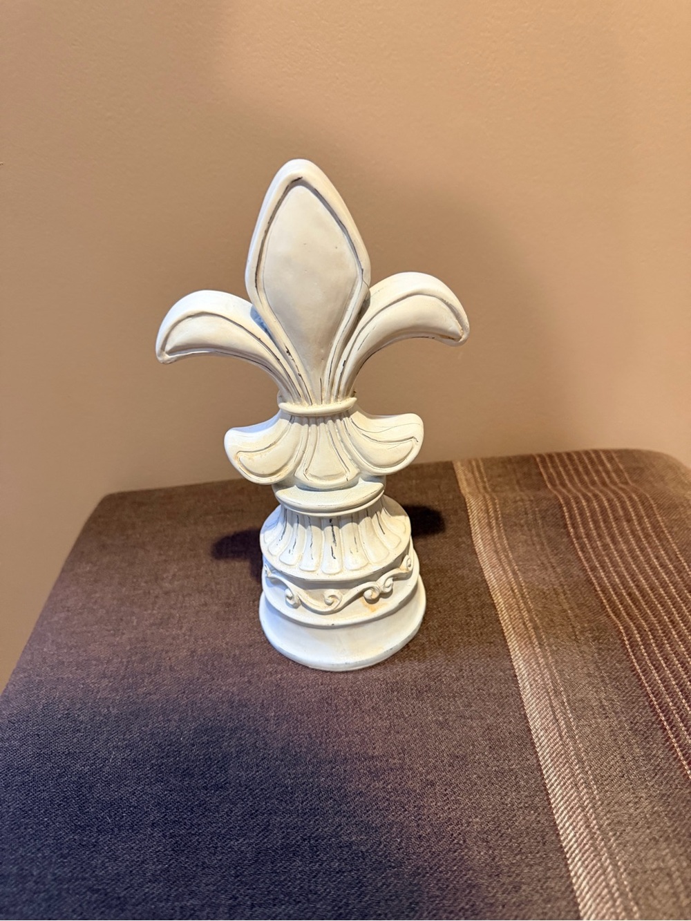 Decorative Fleur-de-Lis Resin Accent Statue in White